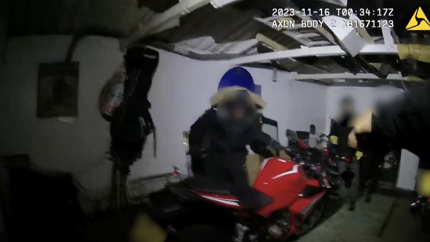 Bodycam shows police dog and handler catching motorcycle thieves